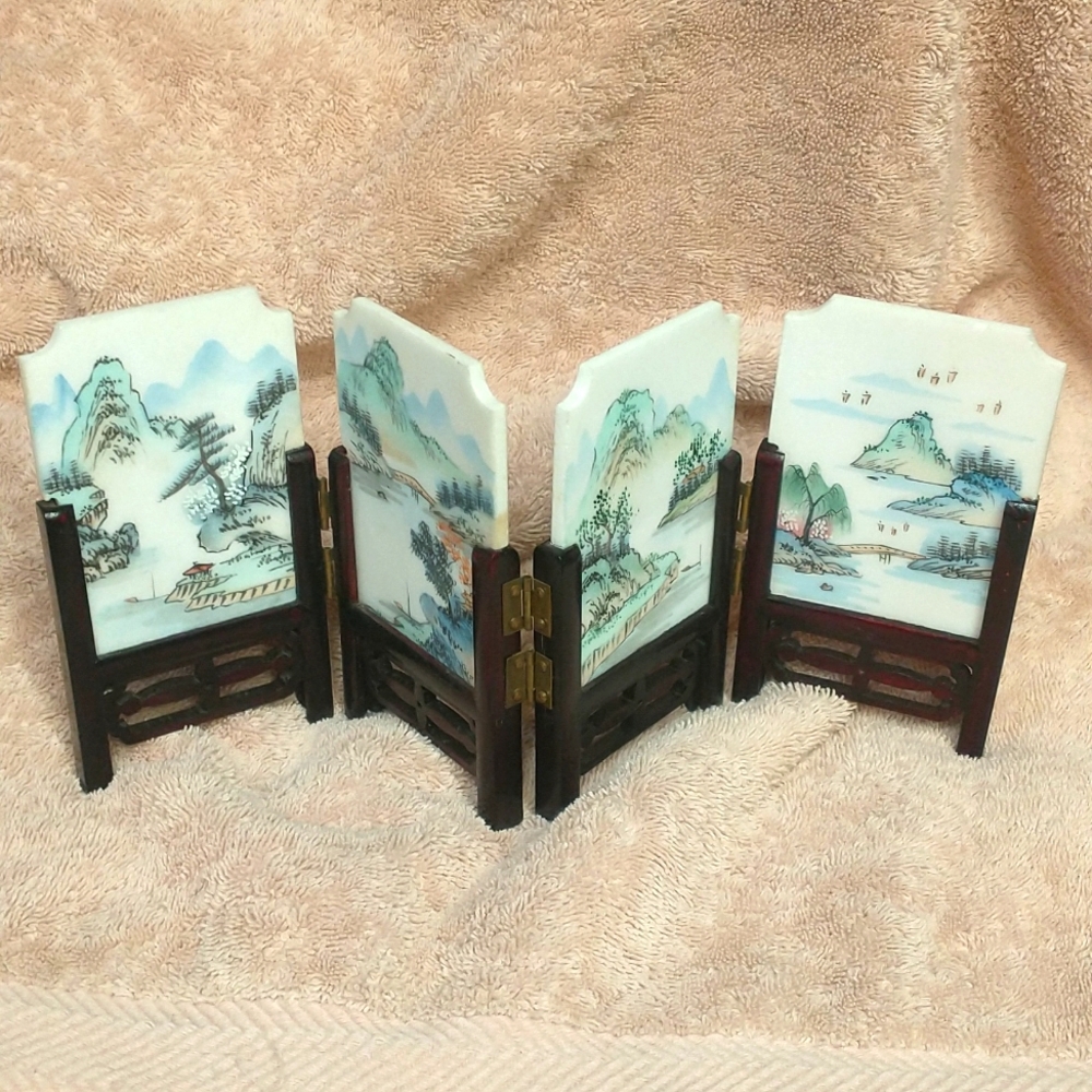 Miniature Asian screen room divider
